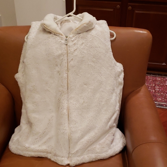 Faux fur vest - Picture 1 of 6